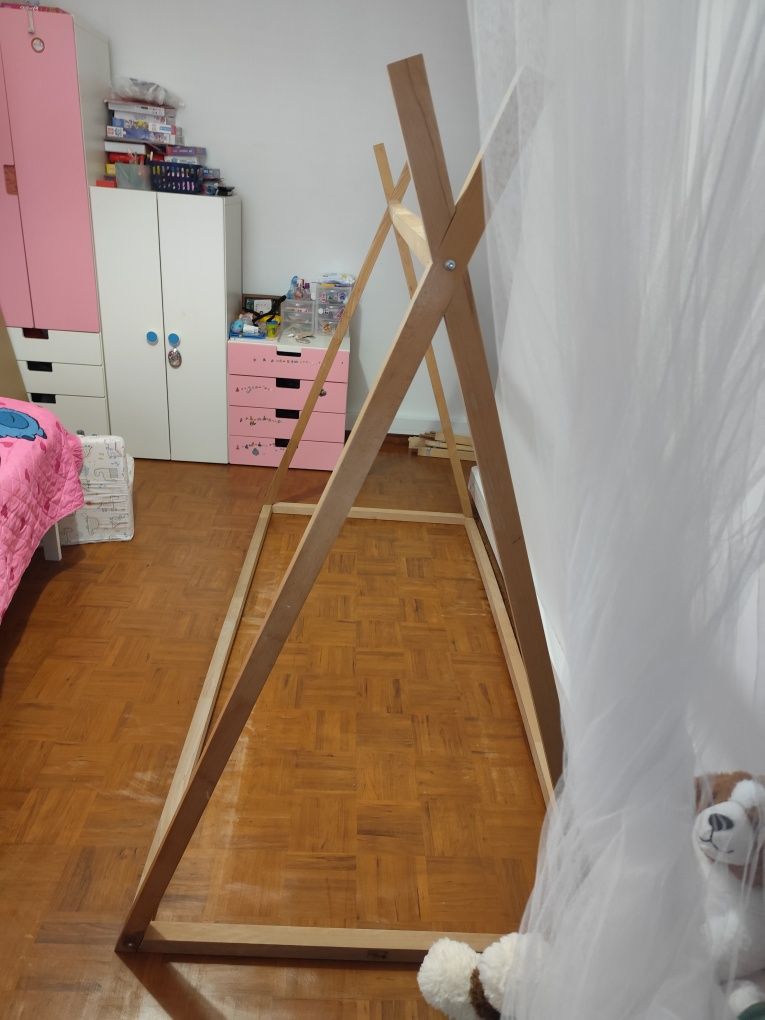 Estrutura de cama estilo Montessori