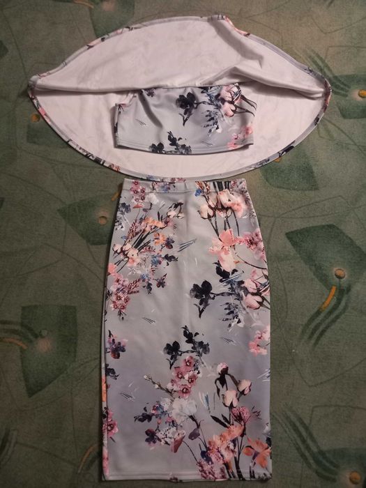 дёшево! Обалденный костюм для девчонок.размер S ,М