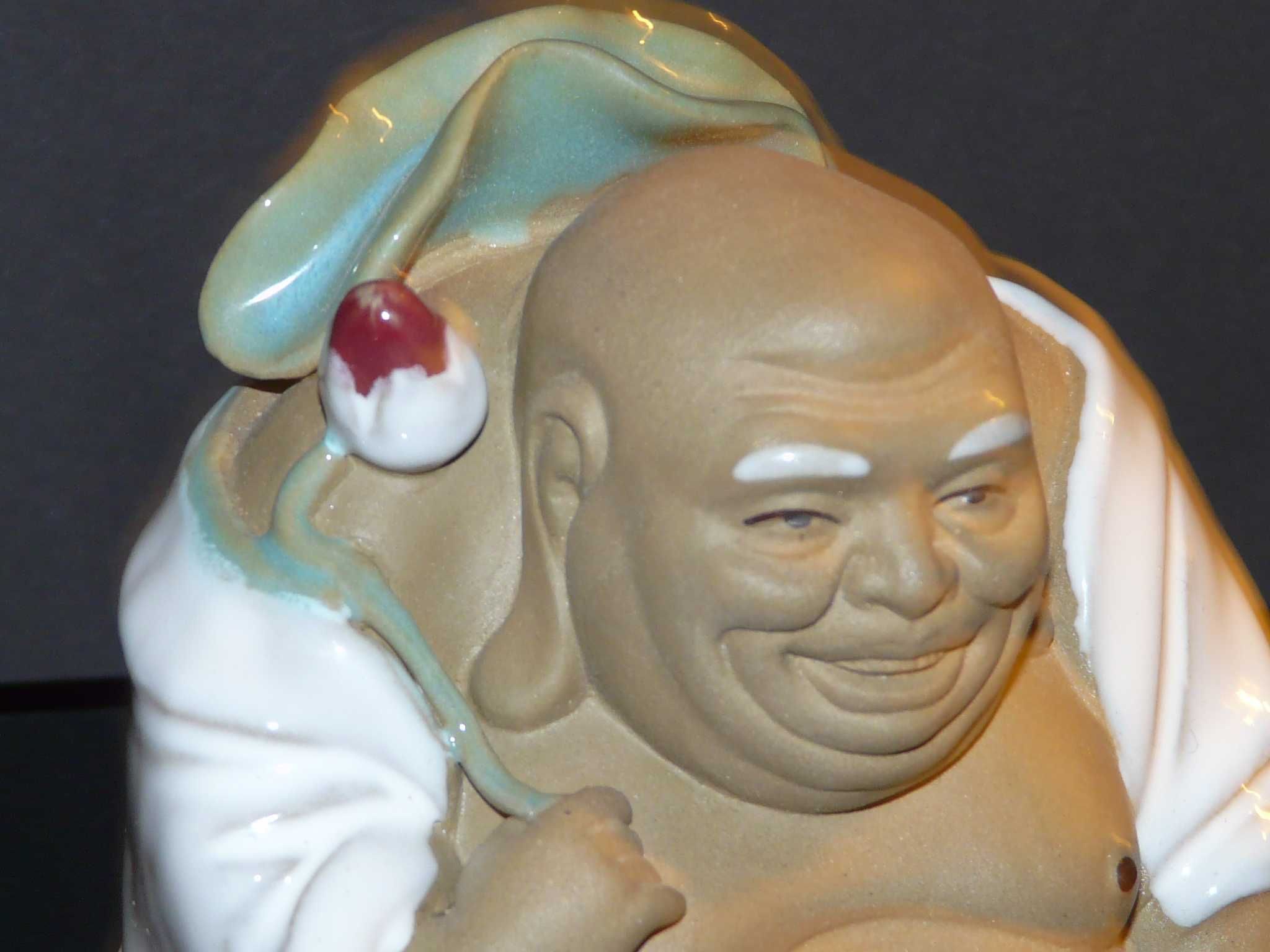 Budda szkliwiona figurka