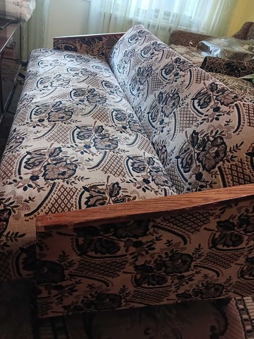 Продам диван б/у в хорошем состоянии с новыми пружинами.р-он дкШевченк