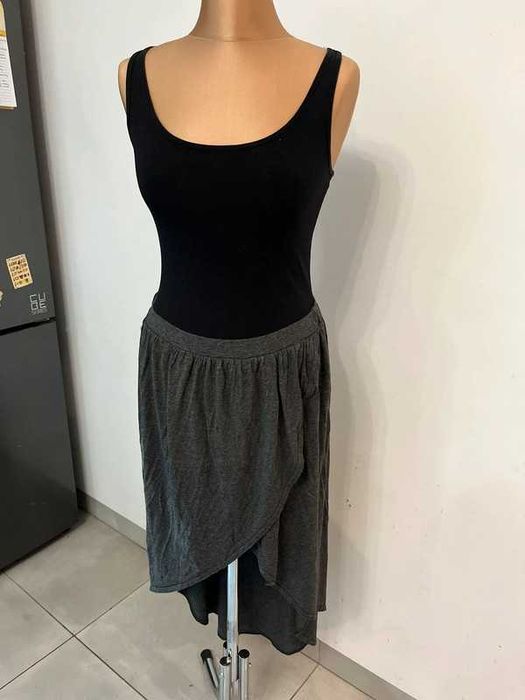 Spódnica ciemno-szara asymetryczna w sam raz na jesień (S/M)