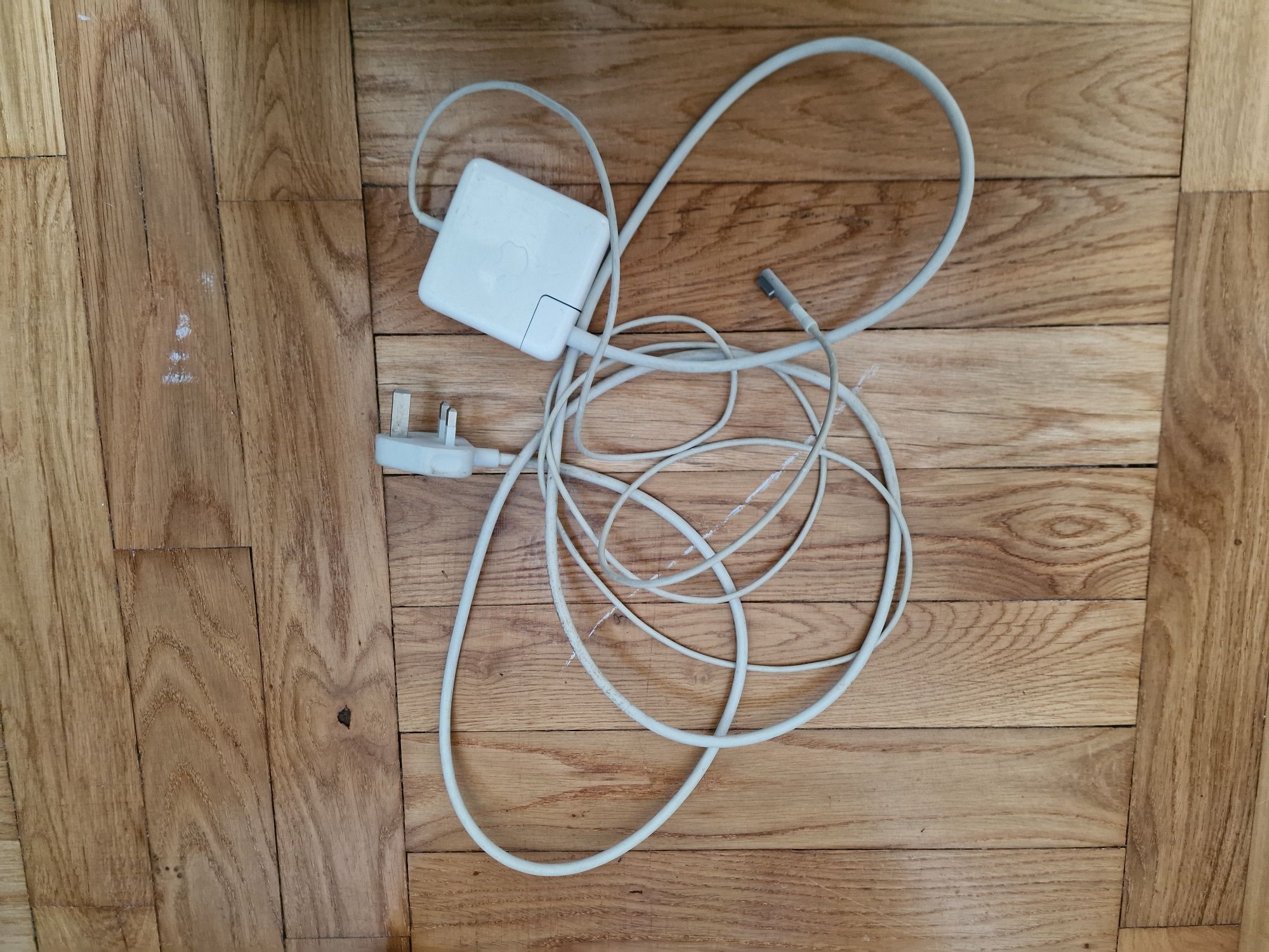Ładowarka macbook 60W oryginalna.