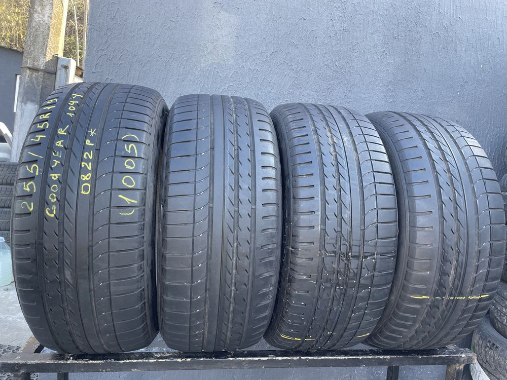 Шини, резина літня 255/45 r19 Goodyear