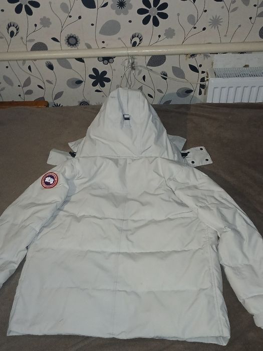 Курта зимова у ромірі m білого кольору ,унисекс