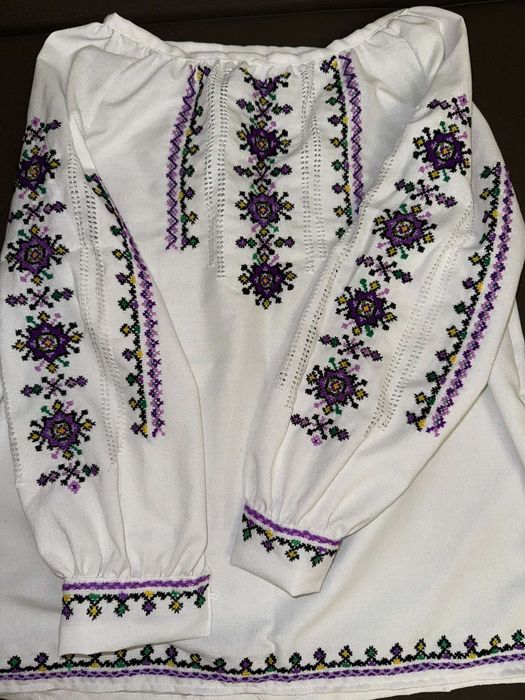 Продам вишиту сорочку.