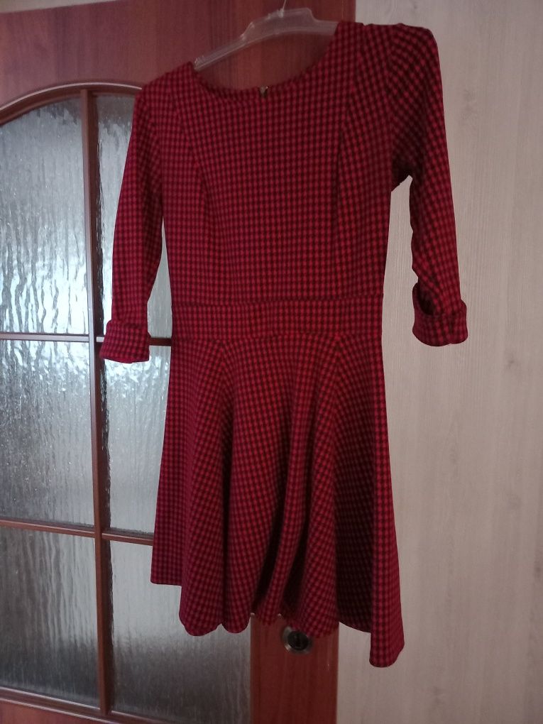 Sukienka czerwono- czarna  r. M