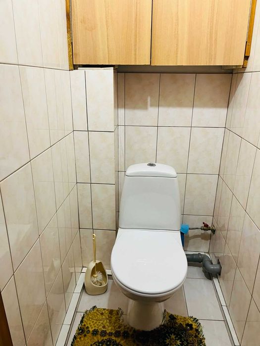 Здається кімната на Виноградарі для 1 людини.