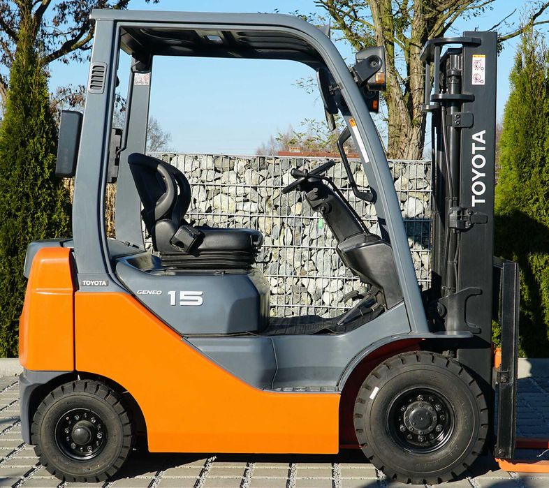 2016r  1500 kg  Toyota 02-8FGL15  benzynowy wózek widłowy z Japonii