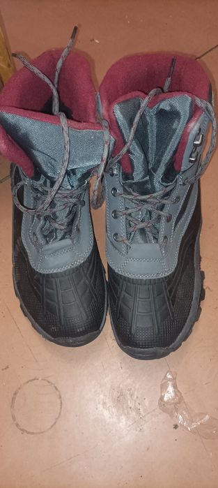 Берцы три пары..