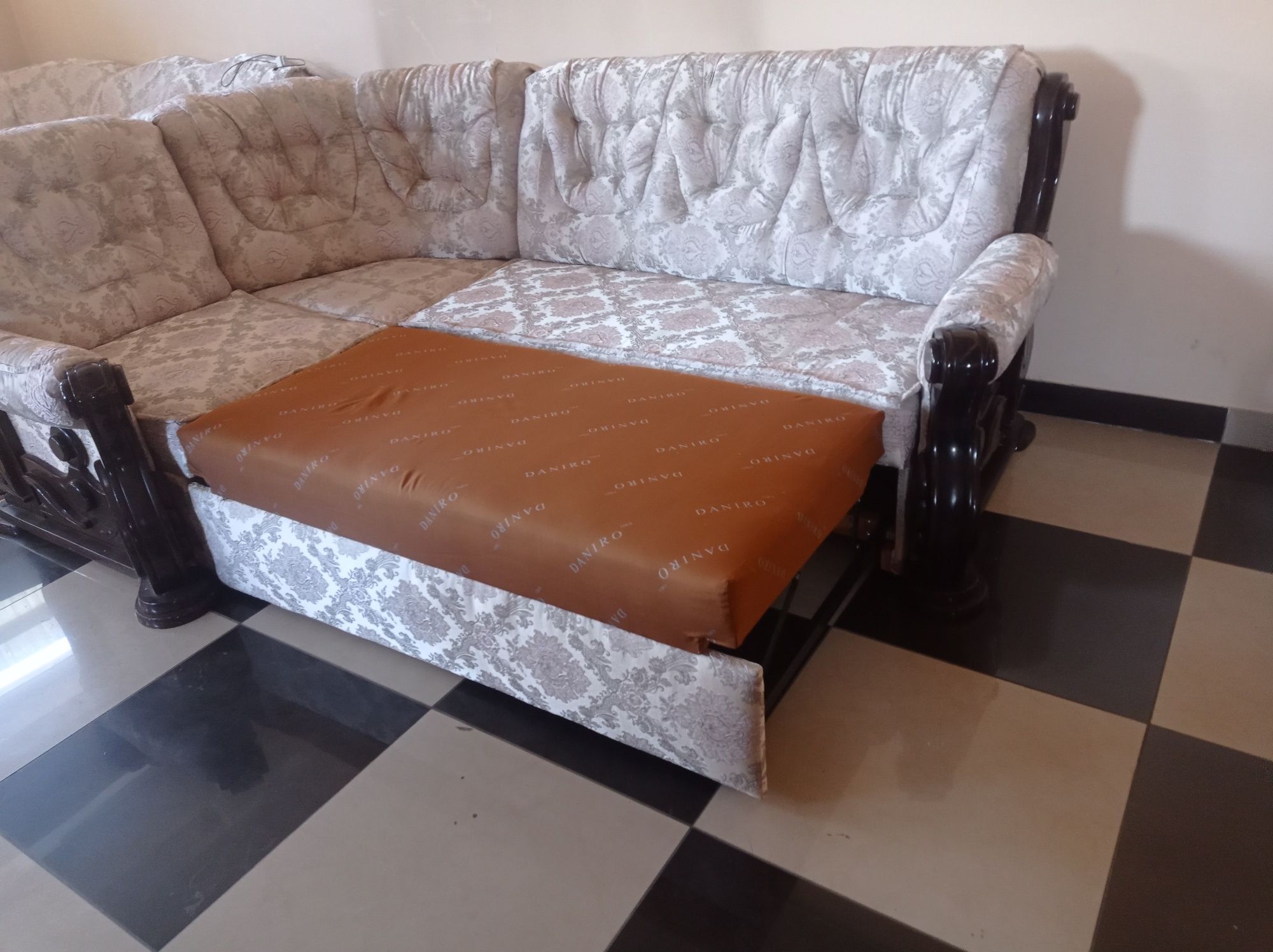 Диван кутовий в ідеальному стані