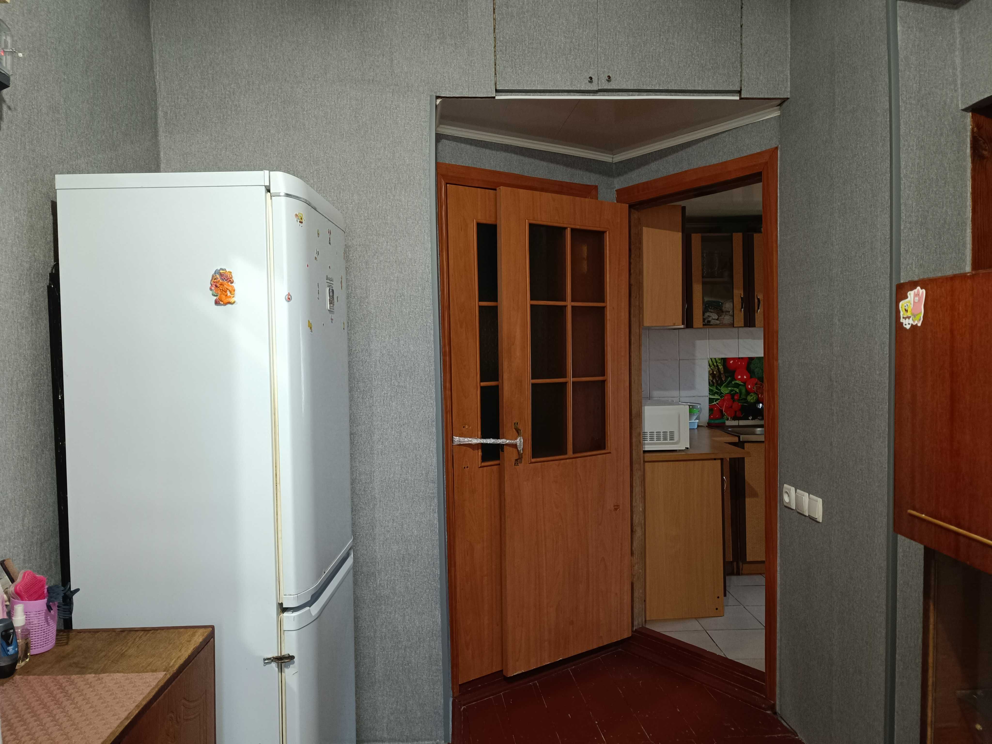 Продається пів будинку на 2частини, кожна зі зручностями, гараж,дворик