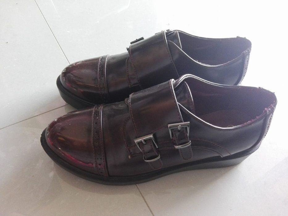 Elegante e discreto sapato bordeaux