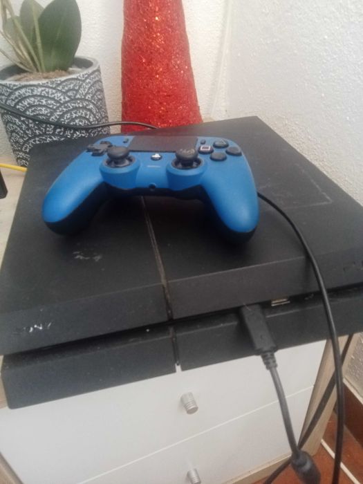 PlayStation 4 com 1 comando