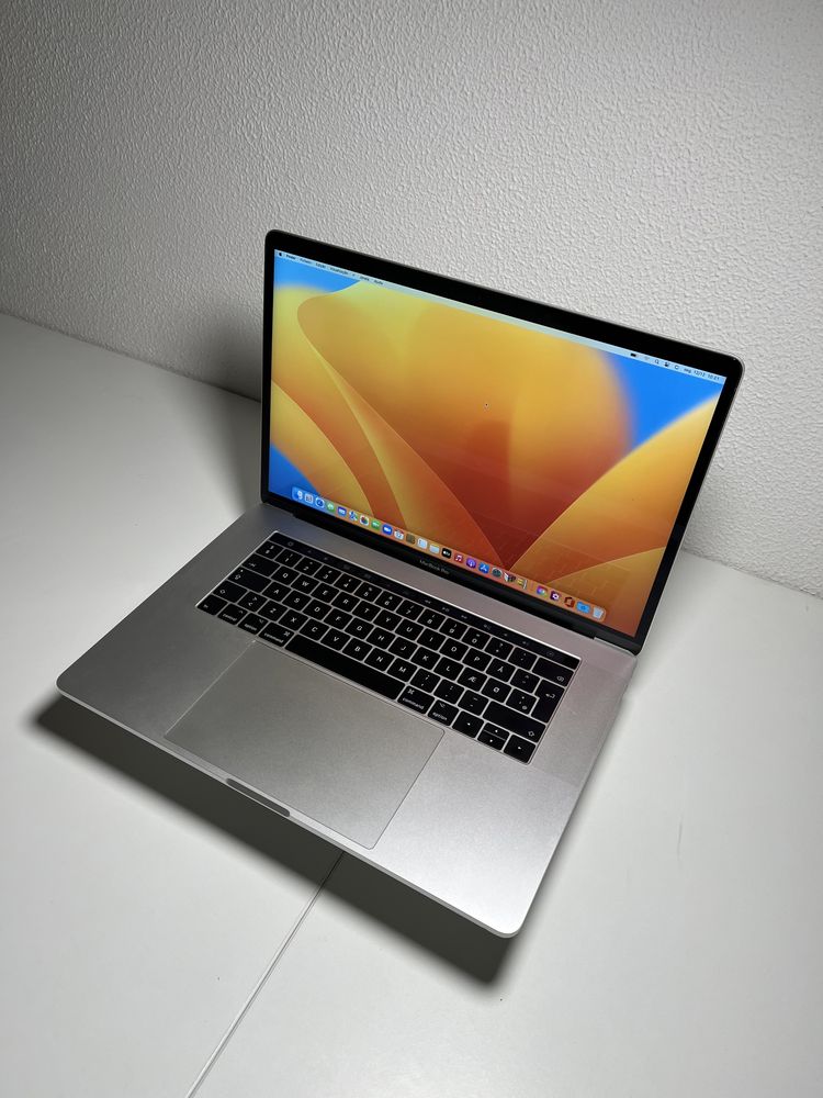 MacBook Pro Retina 15 "Core 17 Quad-core" 2.8 Touch Bar 2017 | 16GB