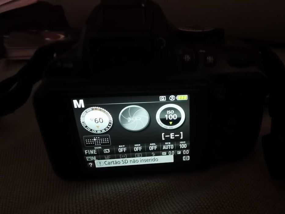 Nikon D5200 USADA + carregador + bateria extra como nova