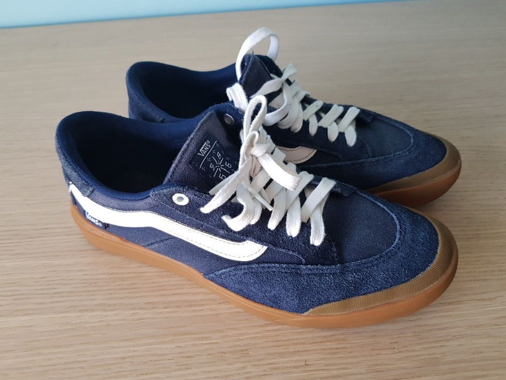 Tenis Vans praticamente  novos