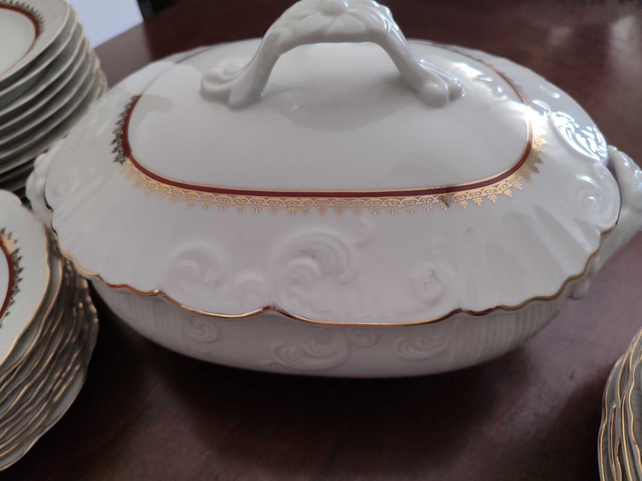 Bonito serviço de jantar da vista alegre