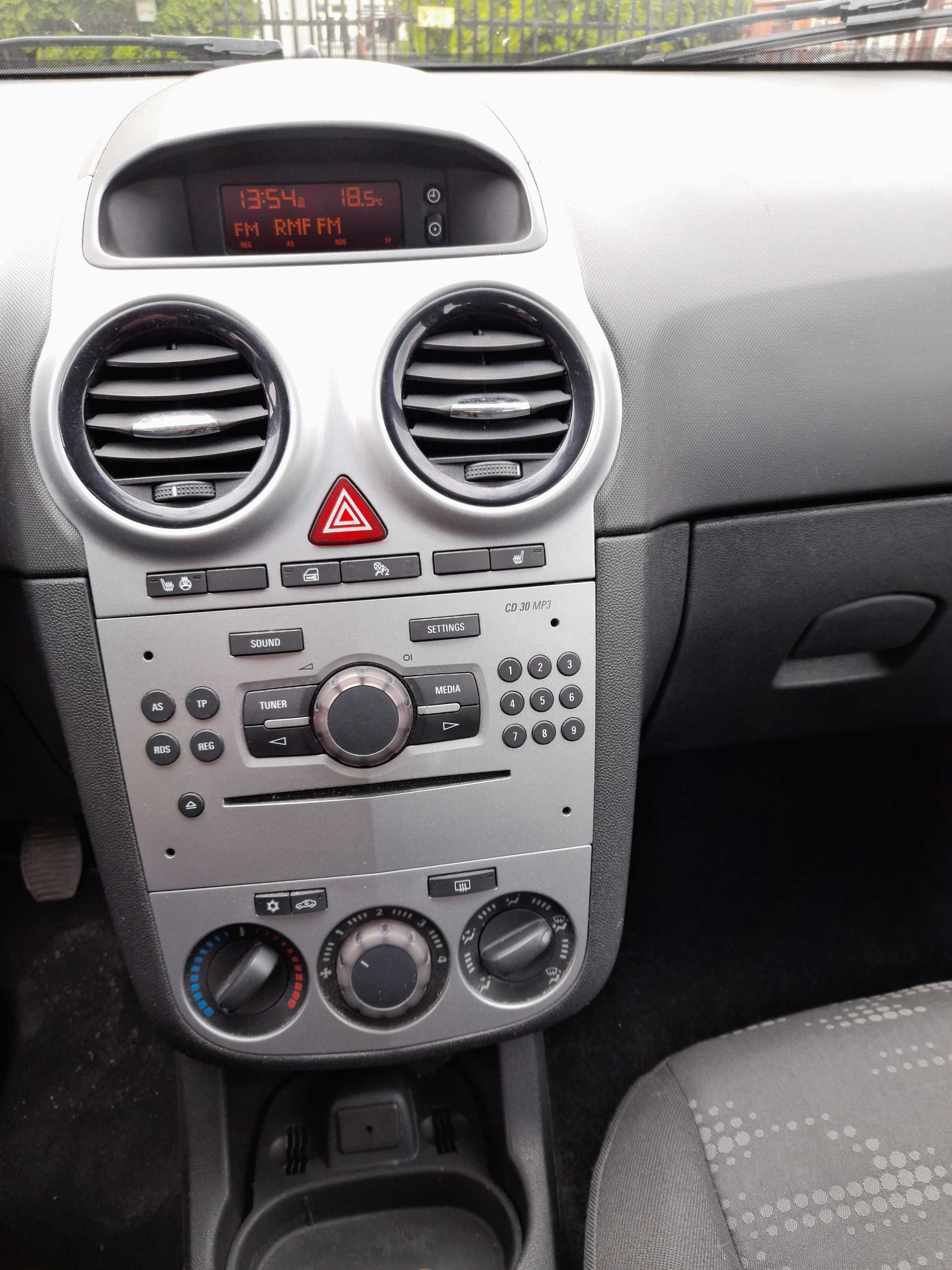 Sprzedam Opel Corsa 1.4 benzyna 2013r.