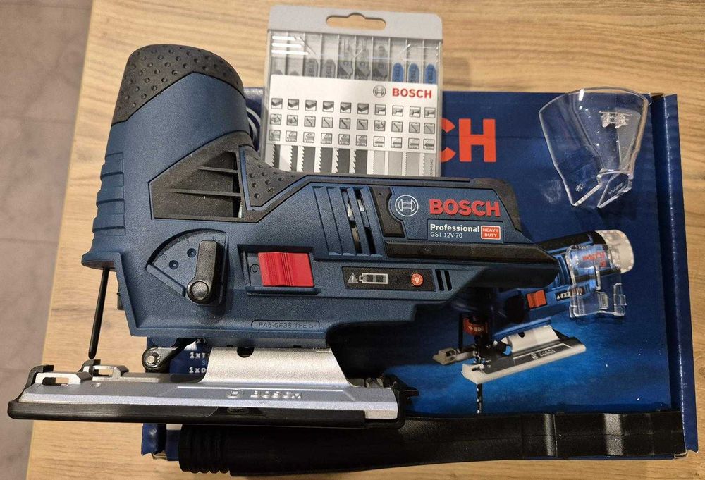 Wyrzynarka akumulatorowa Bosch GST 12V-70 Professional