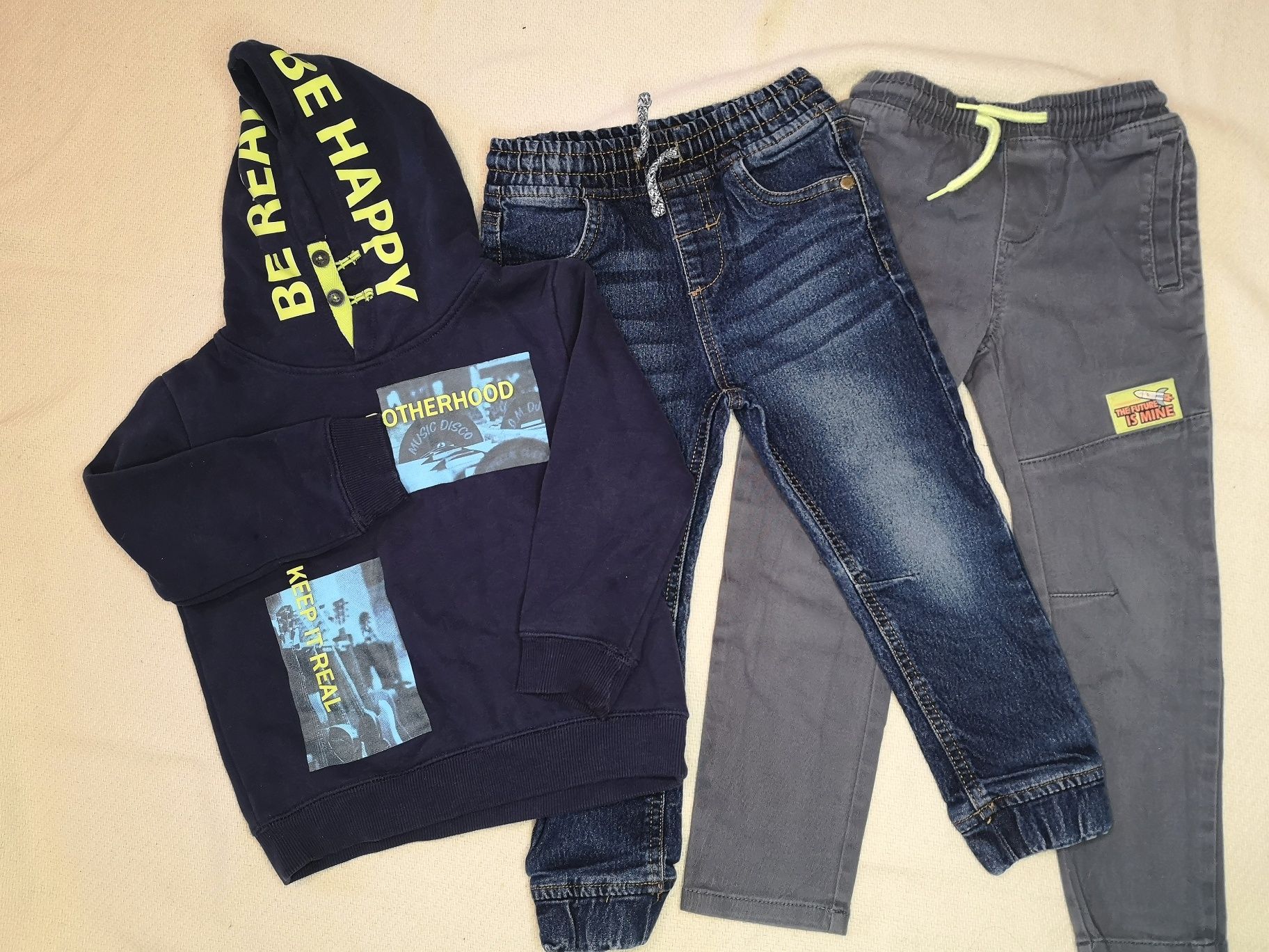 Zestaw: Bluza 110, joggery 104, spodnie 110