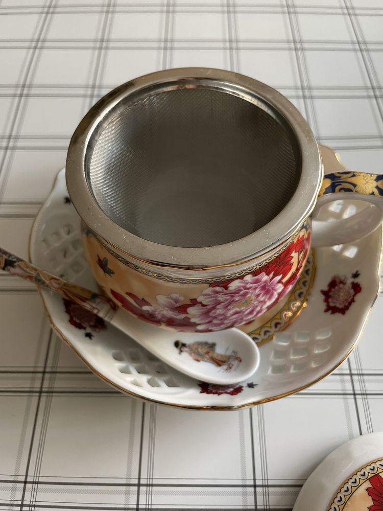 Chińska porcelanowa filiżanka na herbatę