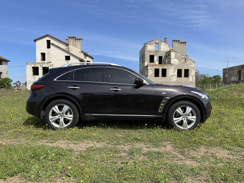 Infiniti FX37 2011