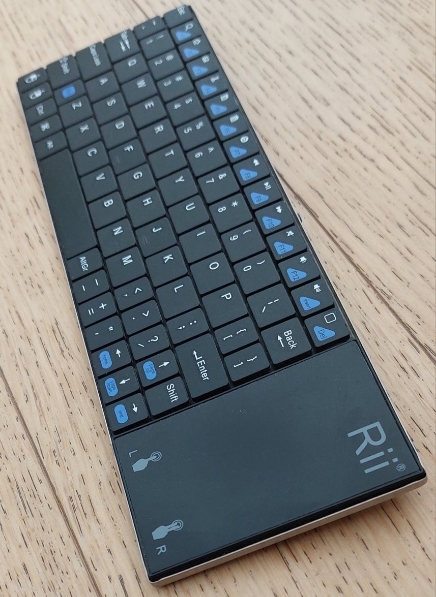 Беспроводная клавиатура Rii mini K12 с тачпадом.
