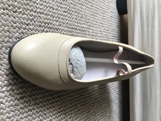 Sapatos Flamenco Beige