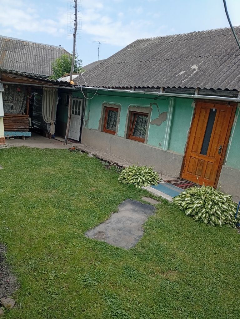 Продам хату по головній дорозі!