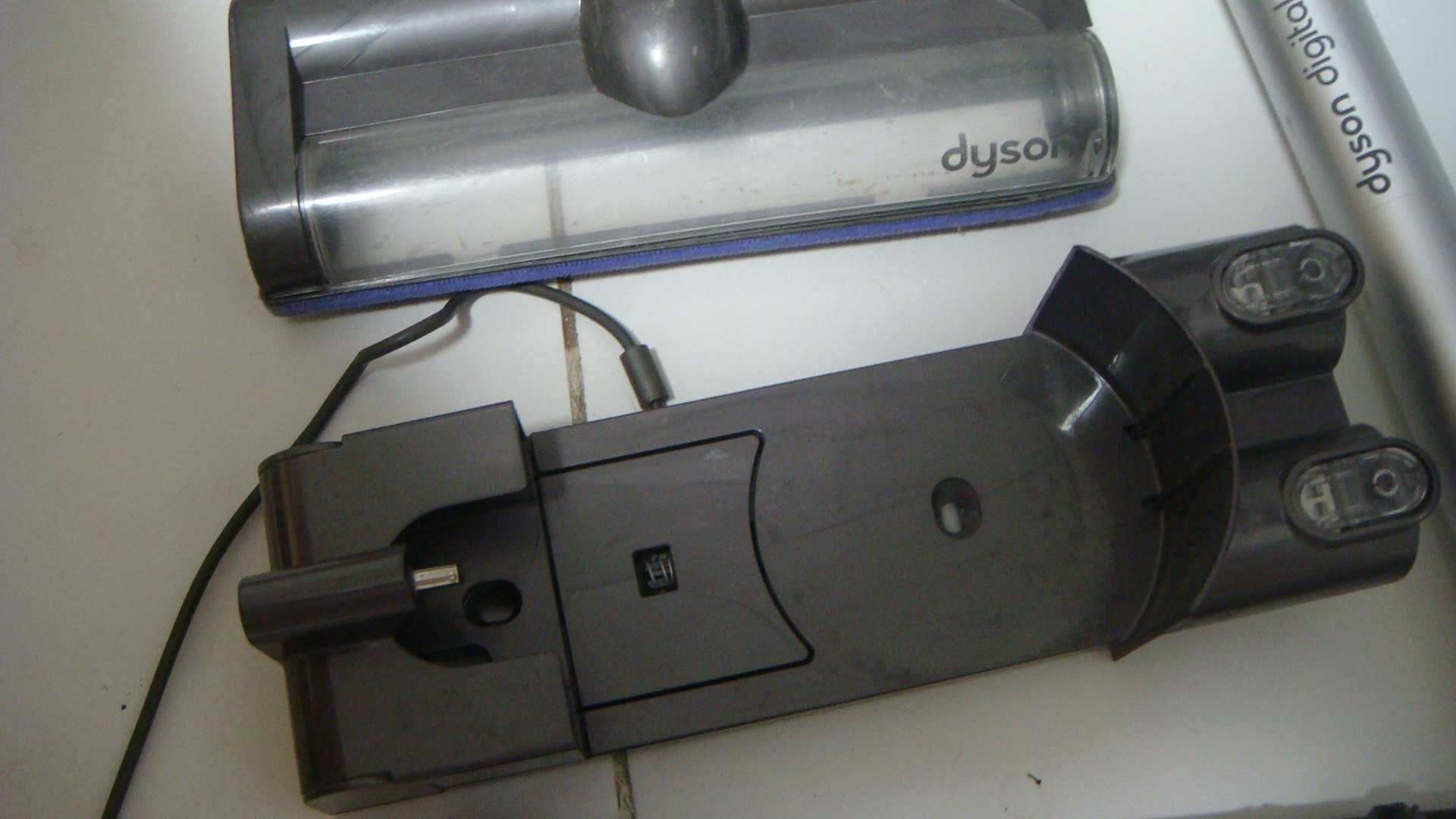 Аккумуляторный пылесос Dyson v6