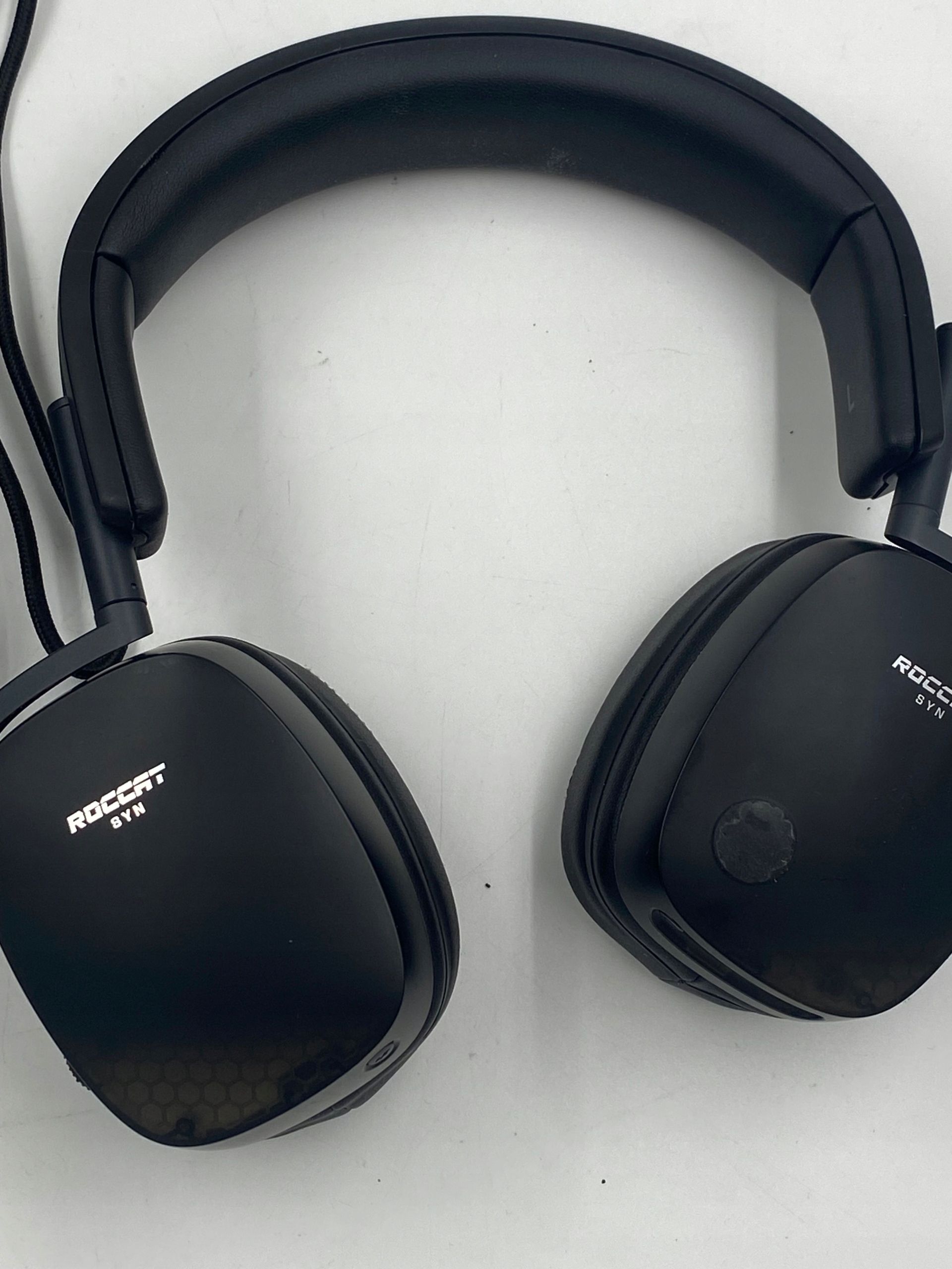 słuchawki bezprzewodowe nauszne roccat syn max air ze stacją dokującą