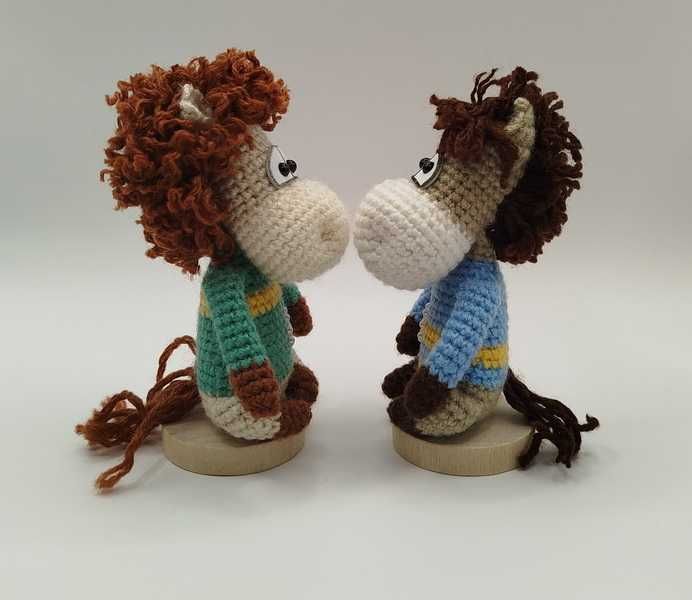 Лошадка в'язана іграшка ручна робота лошадь конь символ року