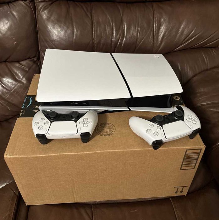 Konsola Ps5 z 2 kontrolerami wersja z wejściem na płyty