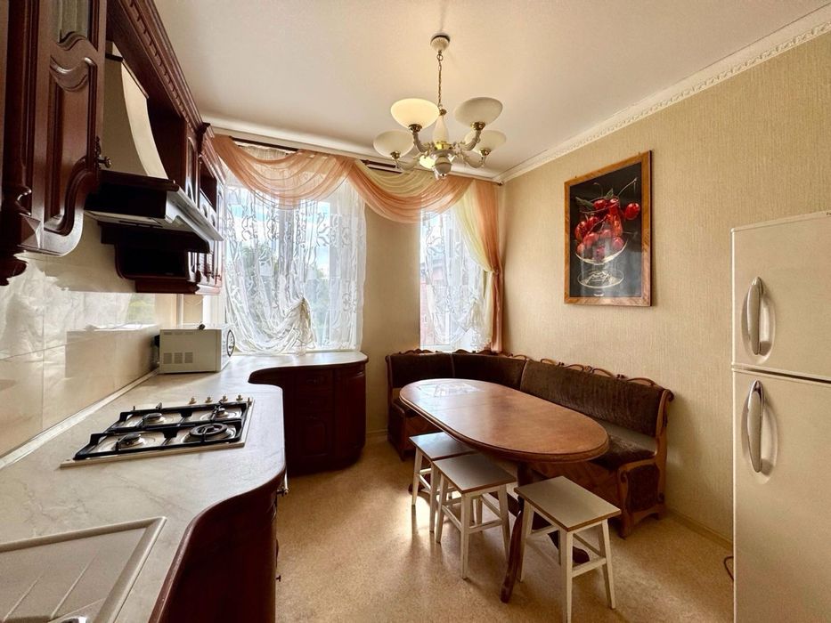 Здаю в оренду 3к квартиру в самому центрі міста. ц1