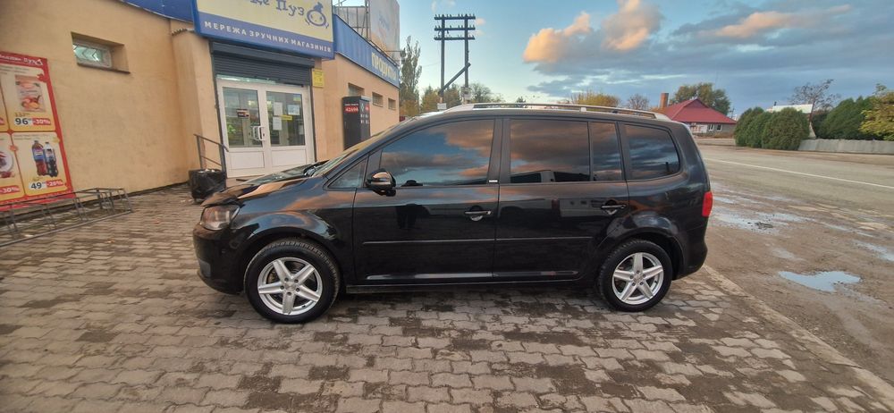 VW Touran 2011 год