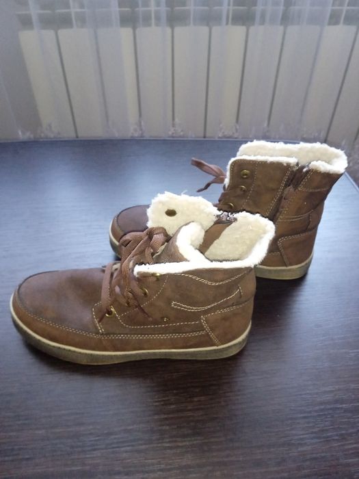 Чобітки-черевички замшеві утеплені на дівчинку. 34 розмір.
