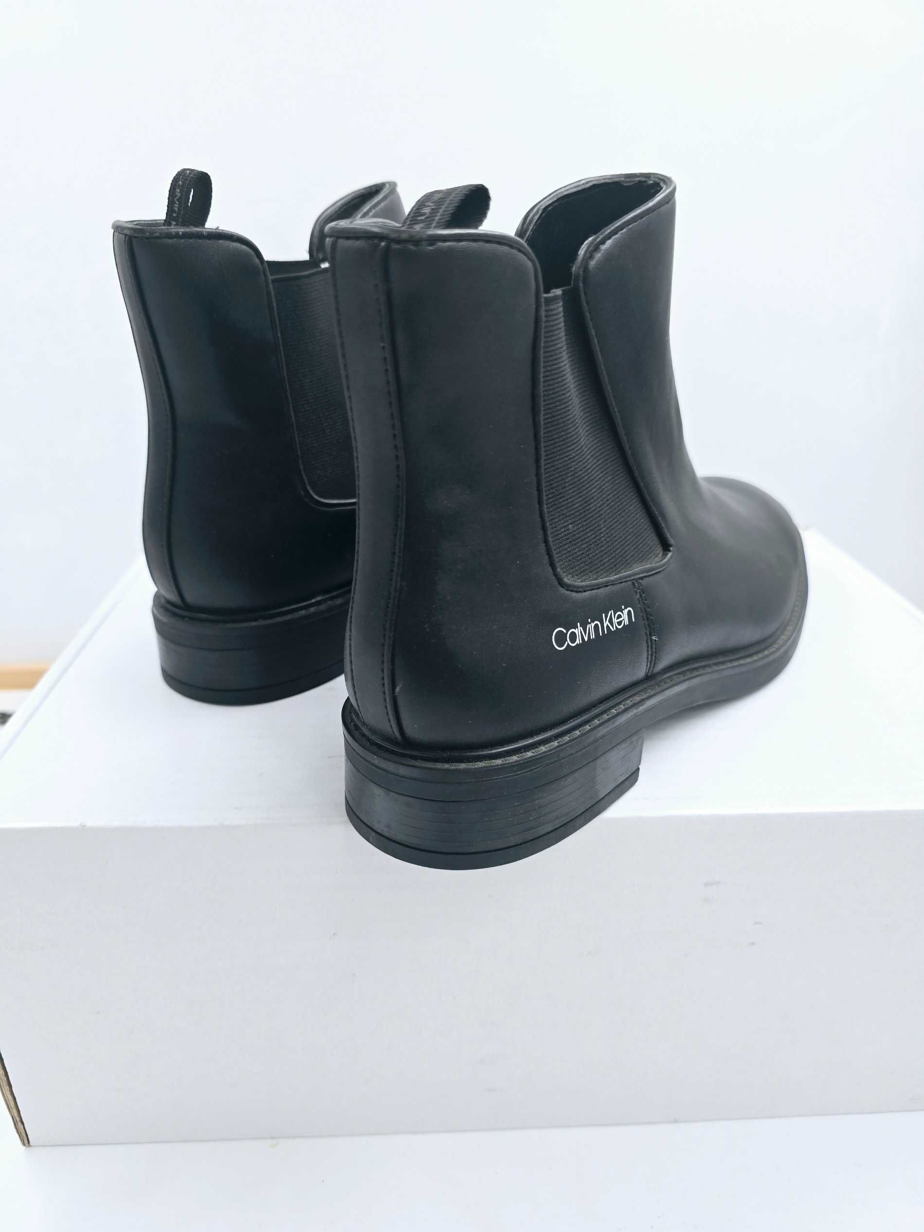 Sztyblety  Calvin Klein czarne botki wsuwane  R.39  CA12L