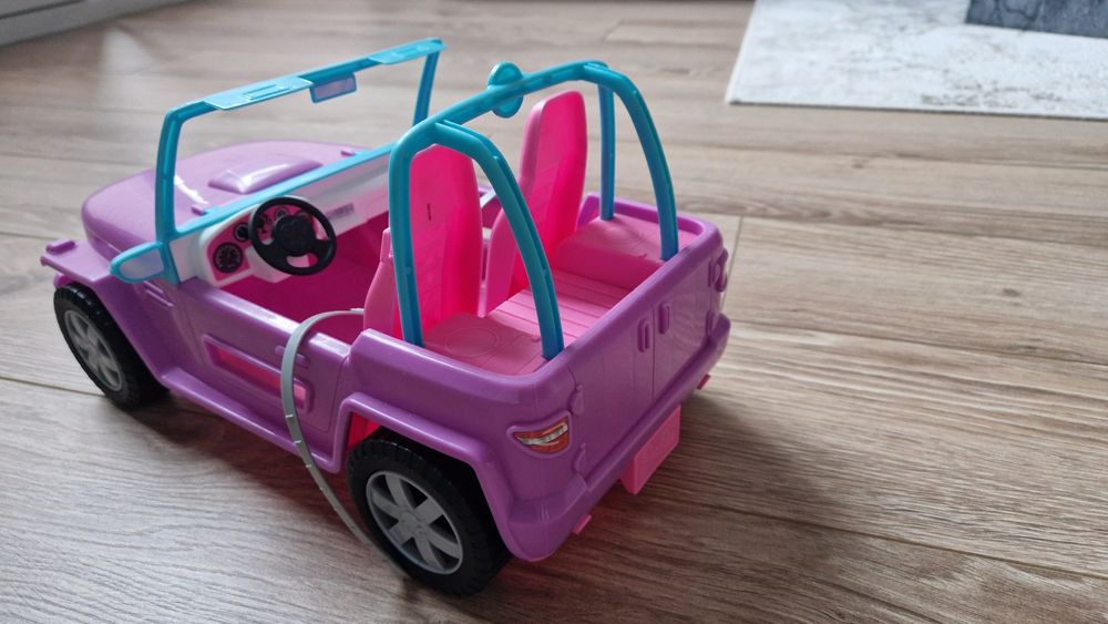 Samochód Jeep Barbie jak nowy