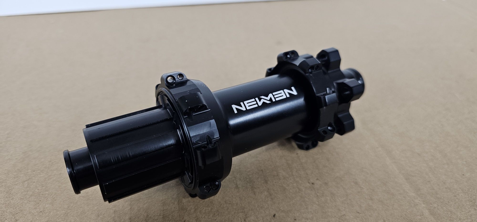 Nowa. Tylna Piasta Newmen Fade MTB