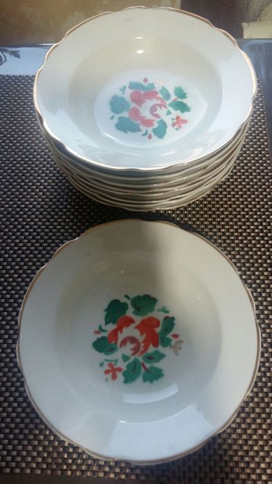 Тарелки разные керамические.Посуда