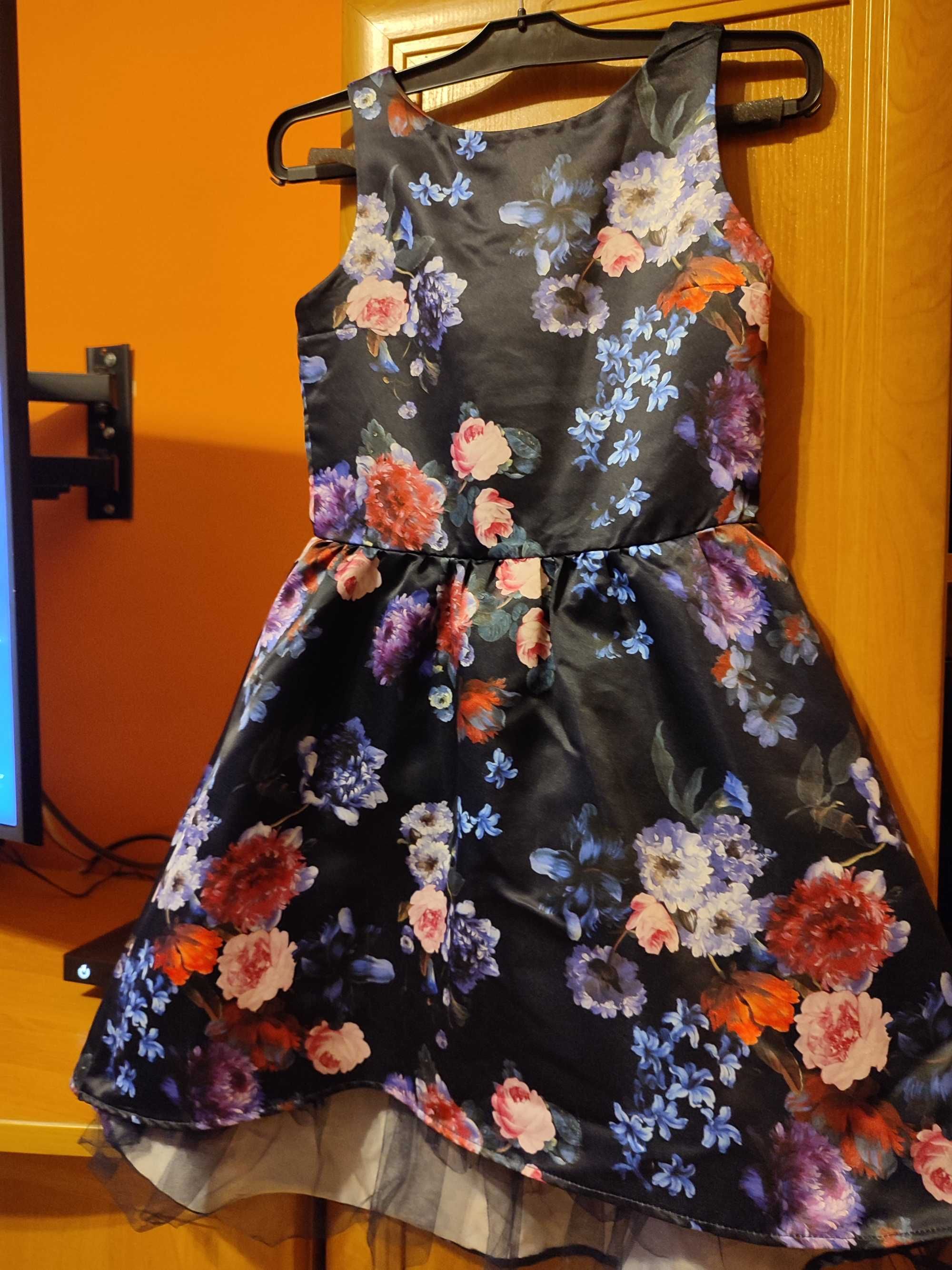 Bardzo ładna i elegancka sukieneczka w róże H&M