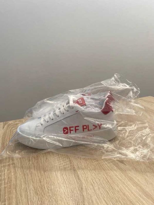 Sapatilhas Off Play, novas, tamanho 42