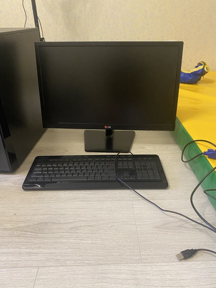 Продам компьютер с монитором и клавиатурой