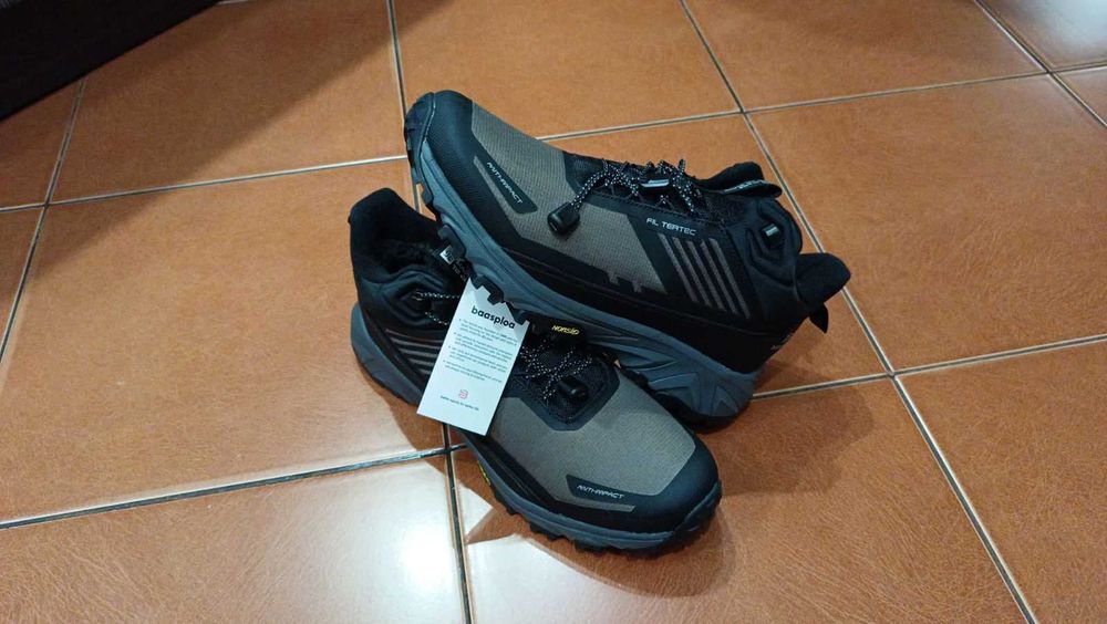 зимові ботинки розмір 42,43