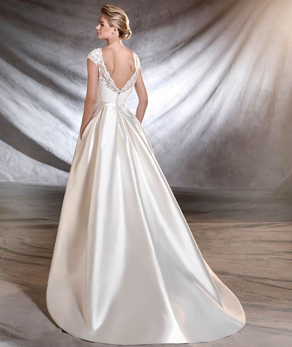 przepiękna suknia ślubna marki Pronovias, model OSASUN