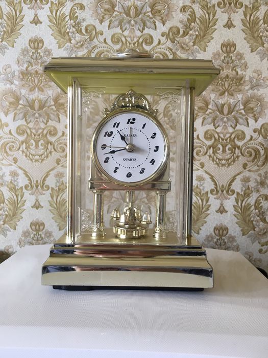 Настольные часы с маятником