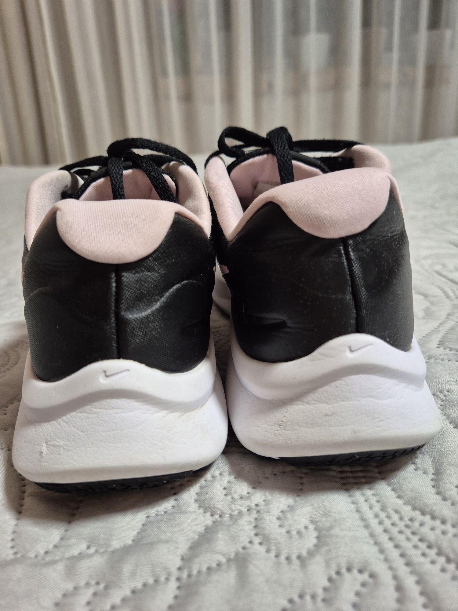 Продам кросівки NIKE.