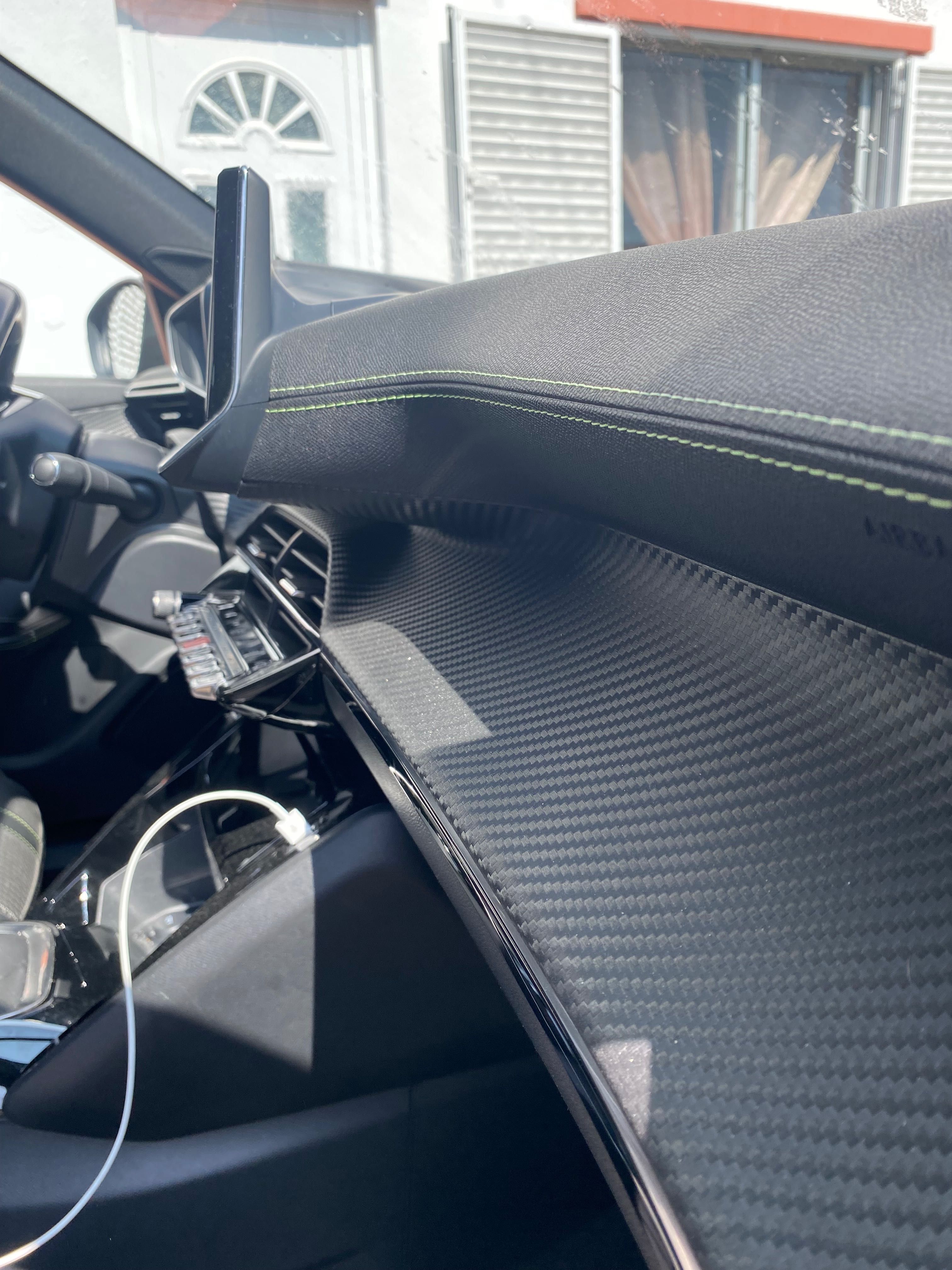 Peugeot 2008 GT 130cv - Oferta 4 rodas e pneu extra Michelin