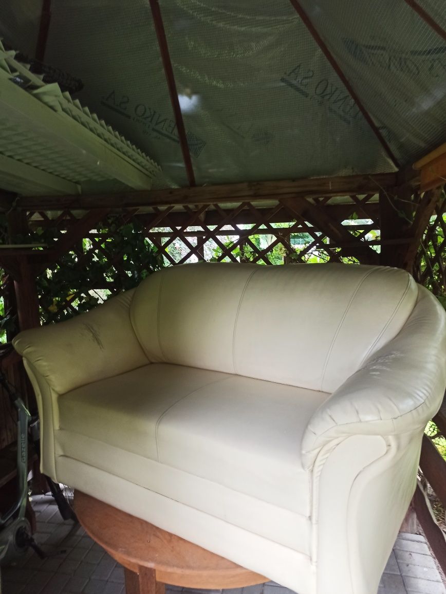 Sofa z eko skóry idealna na taras
