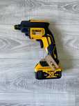 Wkrętarka taśmowa do płyt GK. 18V DeWALT DCF620 + aku 18V 5.0Ah